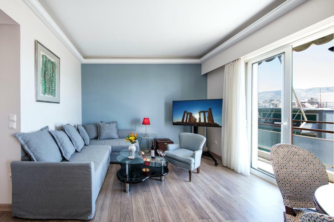 Walking In Alimos Apartment. Atene Esterno foto