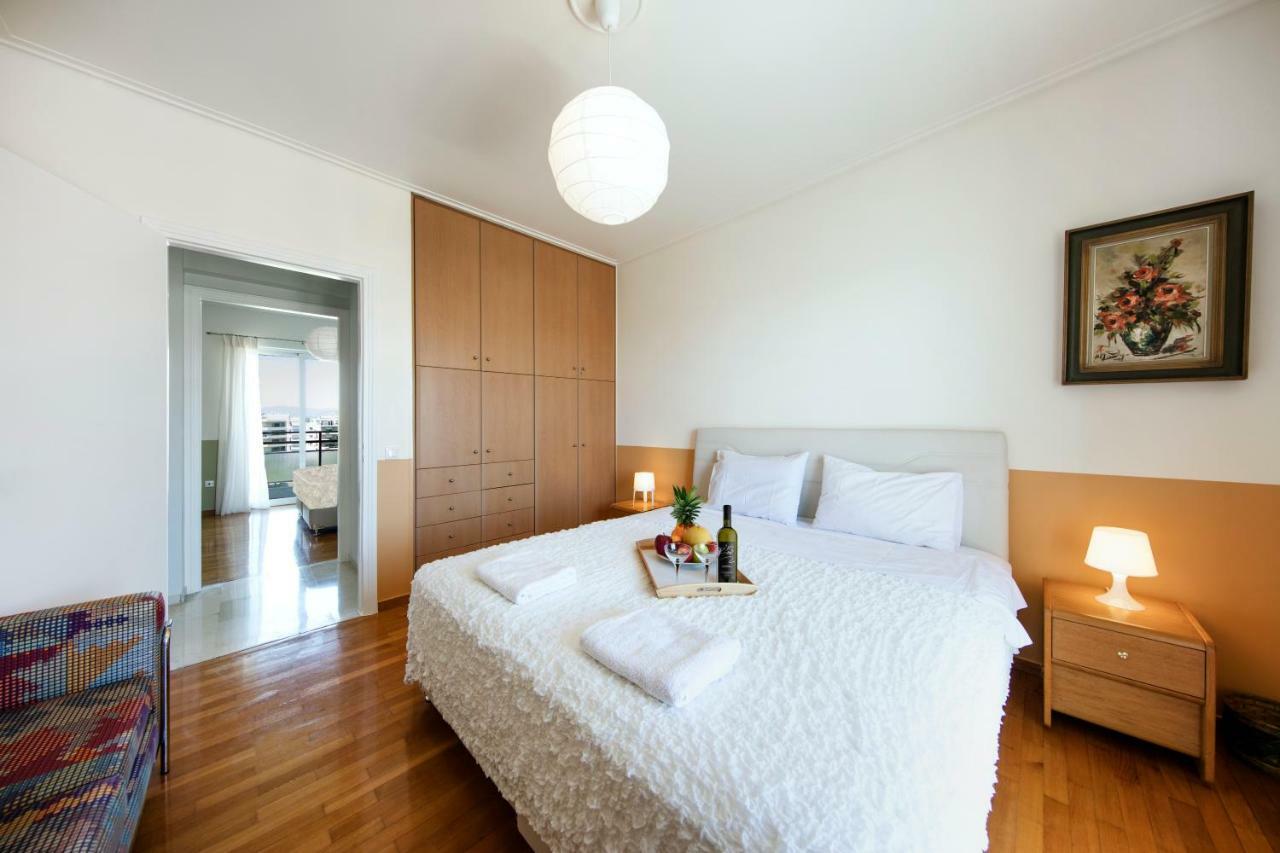 Walking In Alimos Apartment. Atene Esterno foto