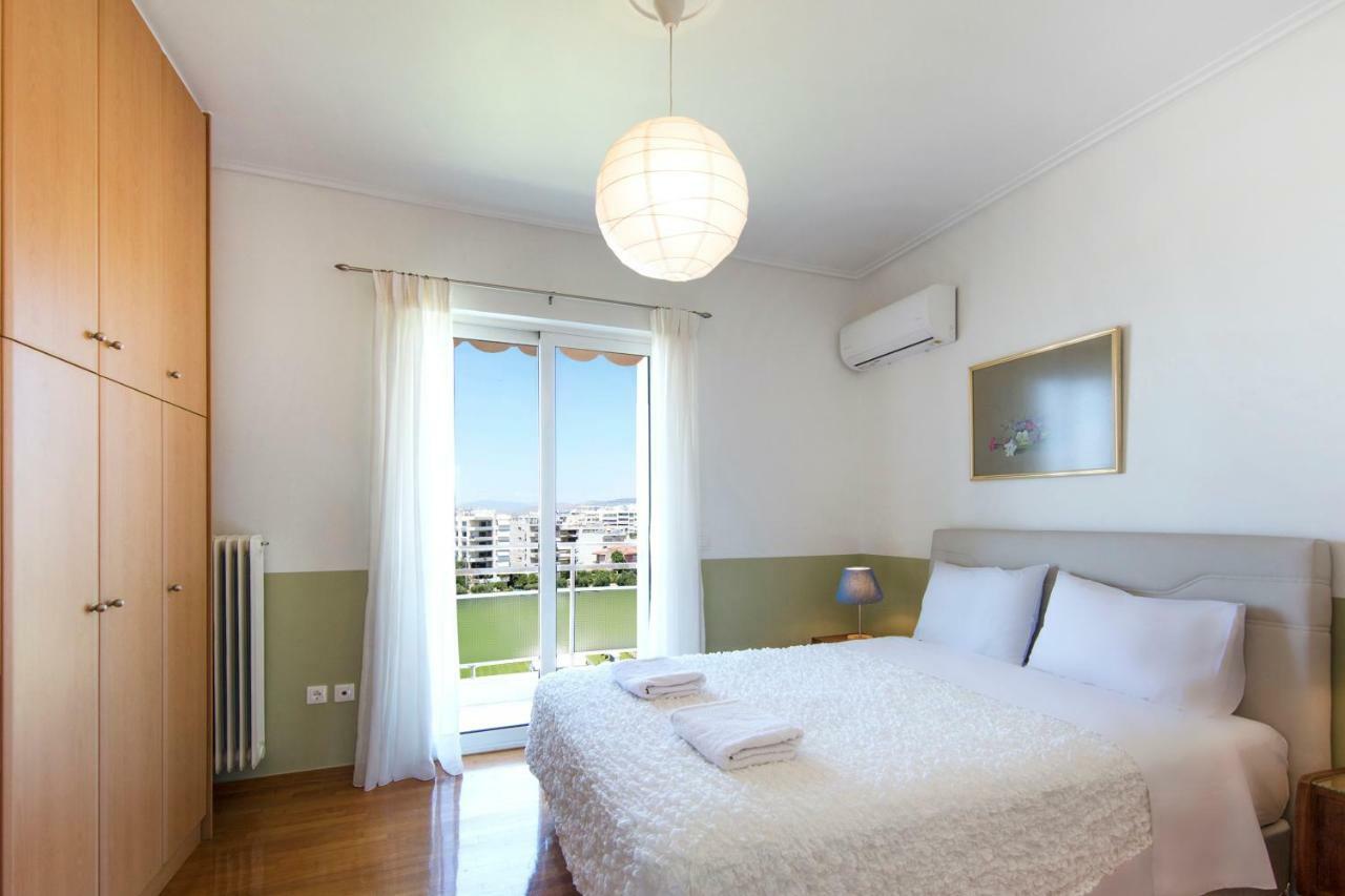 Walking In Alimos Apartment. Atene Esterno foto