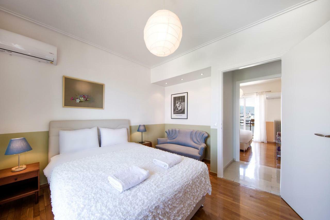Walking In Alimos Apartment. Atene Esterno foto